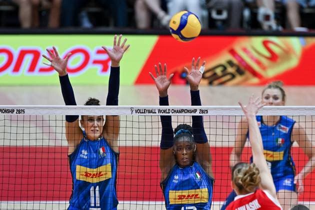 Italy v Poland - FIVB Women’s World Volleyball Championship BANGKOK, THAILAND - SEPTEMBER 03: Anna Danesi (11) of Italy in action during the FIVB Women’s World Volleyball Championship quarter final match between Italy and Poland at Huamark Indoor Stadium in Bangkok, Thailand, on September 3, 2025. Mustafa Hatipoglu Anadolu Banghok Thailand. Editorial use only. Please get in touch for any other usage.  Copyright: x2025xAnadoluxMustafaxHatipoglux