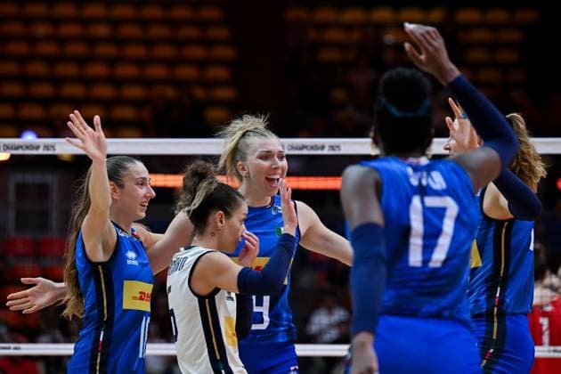 Italy v Poland - FIVB Women’s World Volleyball Championship BANGKOK, THAILAND - SEPTEMBER 03: Players of Italy celebrate after scoring a point during the FIVB Women’s World Volleyball Championship quarter final match between Italy and Poland at Huamark Indoor Stadium in Bangkok, Thailand, on September 3, 2025. Mustafa Hatipoglu Anadolu Banghok Thailand. Editorial use only. Please get in touch for any other usage.  Copyright: x2025xAnadoluxMustafaxHatipoglux