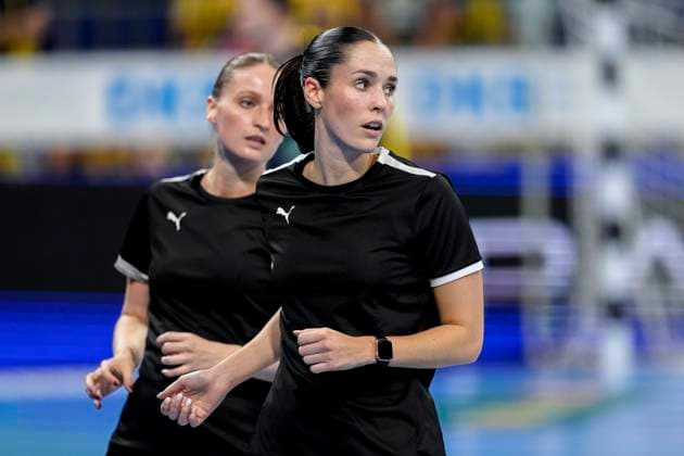 from left Sophia Janz referee , Rosana Sug referee , The two referees, referee team, action, action, 03 09 2025, Mannheim Germany , Handball, Bundesliga, Rhein Neckar Löwen TSV GWD Minden xozx