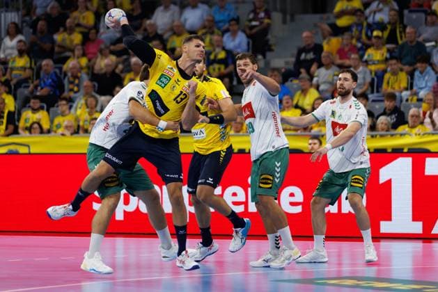 Sebastian Heymann Rhein Neckar Loewen in duel with Tom Bergner GWD Minden , Rhein Neckar Loewen vs GWD Minden, Handball, DAIKIN HBL, 2 Spieltag, Saison 2025 2026, 03 09 2025 DFB regulations prohibit any use of photographs as image sequences and or quasi video Rhein Neckar Loewen vs GWD Minden, Handball, DAIKIN HBL, 2 Spieltag, Saison 2025 2026, 03 09 2025 Copyright: xEibner-Pressefoto AlexanderxNeisx EP_ANS