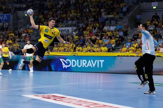 Halil Jaganjac Rhein Neckar Loewen scores against Tibor Ivanisevic GWD Minden , Rhein Neckar Loewen vs GWD Minden, Handball, DAIKIN HBL, 2 Spieltag, Saison 2025 2026, 03 09 2025 DFB regulations prohibit any use of photographs as image sequences and or quasi video Rhein Neckar Loewen vs GWD Minden, Handball, DAIKIN HBL, 2 Spieltag, Saison 2025 2026, 03 09 2025 Copyright: xEibner-Pressefoto AlexanderxNeisx EP_ANS
