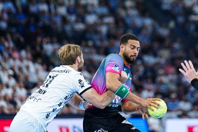 Petter Oeverby THW Kiel, 11 , Philipp Ahouansou HSG Wetzlar, 19 GER, THW Kiel vs HSG Wetzlar, Handball, 1 Bundesliga, Matchday 2, Season 2025 2026, 03 09 2025 GER, THW Kiel vs HSG Wetzlar, Handball, 1 Bundesliga, Matchday 2, Season 2025 2026, 03 09 2025 Kiel Copyright: xEibner-Pressefoto MarcelxvonxFehrnx EP_MFN