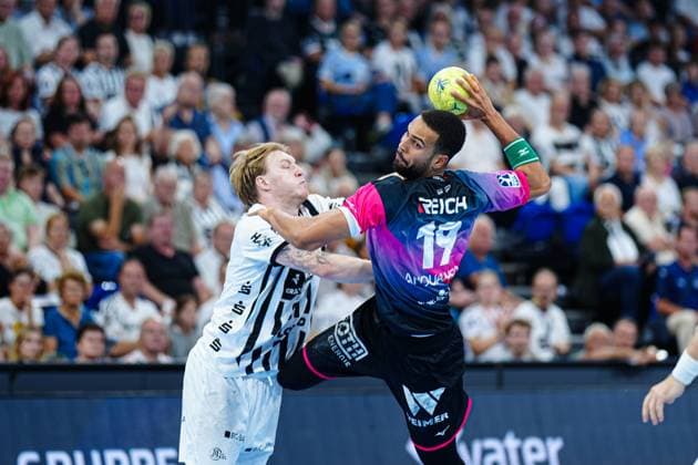 Throw Goal Philipp Ahouansou HSG Wetzlar, 19 GER, THW Kiel vs HSG Wetzlar, Handball, 1 Bundesliga, Matchday 2, Season 2025 2026, 03 09 2025 GER, THW Kiel vs HSG Wetzlar, Handball, 1 Bundesliga, Matchday 2, Season 2025 2026, 03 09 2025 Kiel Copyright: xEibner-Pressefoto MarcelxvonxFehrnx EP_MFN