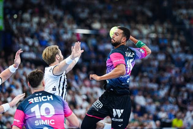 Throw Goal Philipp Ahouansou HSG Wetzlar, 19 GER, THW Kiel vs HSG Wetzlar, Handball, 1 Bundesliga, Matchday 2, Season 2025 2026, 03 09 2025 GER, THW Kiel vs HSG Wetzlar, Handball, 1 Bundesliga, Matchday 2, Season 2025 2026, 03 09 2025 Kiel Copyright: xEibner-Pressefoto MarcelxvonxFehrnx EP_MFN