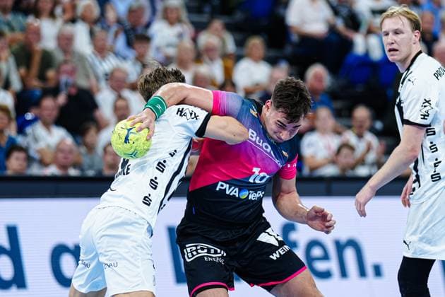 Rune Dahmke THW Kiel, 23 , Josip Simic HSG Wetzlar, 10 GER, THW Kiel vs HSG Wetzlar, Handball, 1 Bundesliga, Matchday 2, Season 2025 2026, 03 09 2025 GER, THW Kiel vs HSG Wetzlar, Handball, 1 Bundesliga, Matchday 2, Season 2025 2026, 03 09 2025 Kiel Copyright: xEibner-Pressefoto MarcelxvonxFehrnx EP_MFN