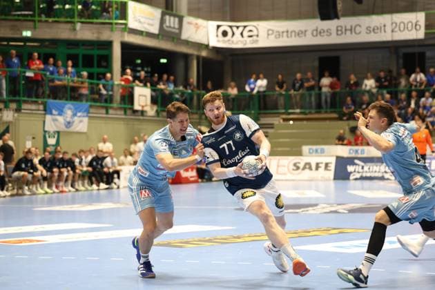 f l Florian Scheerer HC Erlangen 10 , Johannes Wasielewski Bergischer HC 77 Bergischer HC 06 vs HC Erlangen, Matchday 2, Handball, DAIKIN HBL, Season 2025 2026, 03 09 2025 Bergischer HC 06 vs HC Erlangen, Matchday 2, Handball, DAIKIN HBL, Season 2025 2026, 03 09 2025 Wuppertal Copyright: xEibner-Pressefoto ThomasxStoeckerx EP_TSR