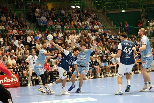 f l Milos Kos HC Erlangen 05 , Eloy Morante Maldonado Bergischer HC 33 , Florian Scheerer HC Erlangen 10 Bergischer HC 06 vs HC Erlangen, Matchday 2, Handball, DAIKIN HBL, Season 2025 2026, 03 09 2025 Bergischer HC 06 vs HC Erlangen, Matchday 2, Handball, DAIKIN HBL, Season 2025 2026, 03 09 2025 Wuppertal Copyright: xEibner-Pressefoto ThomasxStoeckerx EP_TSR
