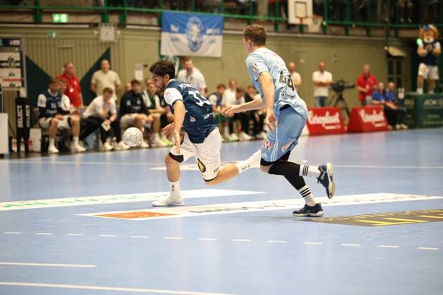 f l Eloy Morante Maldonado Bergischer HC 33 , Christoph Steinert HC Erlangen 44 Bergischer HC 06 vs HC Erlangen, Matchday 2, Handball, DAIKIN HBL, Season 2025 2026, 03 09 2025 Bergischer HC 06 vs HC Erlangen, Matchday 2, Handball, DAIKIN HBL, Season 2025 2026, 03 09 2025 Wuppertal Copyright: xEibner-Pressefoto ThomasxStoeckerx EP_TSR