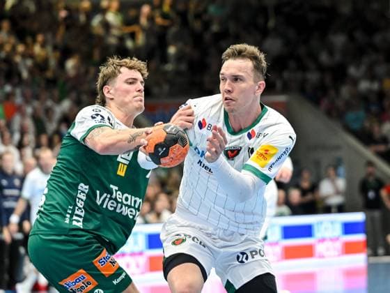 Goeppingen, Germany, 03 09 25 Victor Kloeve FRISCH AUF Goeppingen and Lasse Bredekjaer Andersson Füchse Berlin in a duel during the Daikin Handball Bundesliga match between FRISCH AUF Goeppingen vs Füchse Berlin at EWS Arena on September 03, 2025 in Goeppingen, Germany Photo by Harry Langer DeFodi Images Goeppingen, Germany, 03 09 25 Victor Kloeve FRISCH AUF Goeppingen and Lasse Bredekjaer Andersson Füchse Berlin battle for the ball during the Daikin Handball Bundesliga match between FRISCH AUF Goeppingen vs Füchse Berlin at EWS Arena on September 3, 2025 in Goeppingen, Germany Photo by Harry Langer DeFodi Images Photo by Harry Langer DeFodi Images