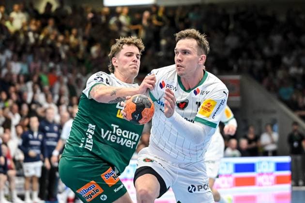 Goeppingen, Germany, 03 09 25 Victor Kloeve FRISCH AUF Goeppingen and Lasse Bredekjaer Andersson Füchse Berlin in a duel during the Daikin Handball Bundesliga match between FRISCH AUF Goeppingen vs Füchse Berlin at EWS Arena on September 03, 2025 in Goeppingen, Germany Photo by Harry Langer DeFodi Images Goeppingen, Germany, 03 09 25 Victor Kloeve FRISCH AUF Goeppingen and Lasse Bredekjaer Andersson Füchse Berlin battle for the ball during the Daikin Handball Bundesliga match between FRISCH AUF Goeppingen vs Füchse Berlin at EWS Arena on September 3, 2025 in Goeppingen, Germany Photo by Harry Langer DeFodi Images Photo by Harry Langer DeFodi Images