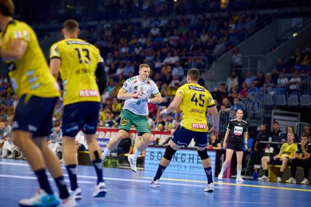 Handball scene with Karolis Antanavicius 8 TSV GWD Minden and Halil Jaganjac 45 Rhein Neckar Löwen in the hall Handball I Men I Season 2025 2026 I Daikin HBL I 1 Matchday I Rhein Neckar Löwen - GWD Minden I 03 09 2025 Copyright: xMaxxMesterx