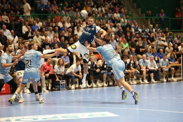 f l Christopher Bissel HC Erlangen 21 , Tomas Babak Bergischer HC 19 , Florian Scheerer HC Erlangen 10 Bergischer HC 06 vs HC Erlangen, Matchday 2, Handball, DAIKIN HBL, Season 2025 2026, 03 09 2025 Bergischer HC 06 vs HC Erlangen, Matchday 2, Handball, DAIKIN HBL, Season 2025 2026, 03 09 2025 Wuppertal Copyright: xEibner-Pressefoto ThomasxStoeckerx EP_TSR