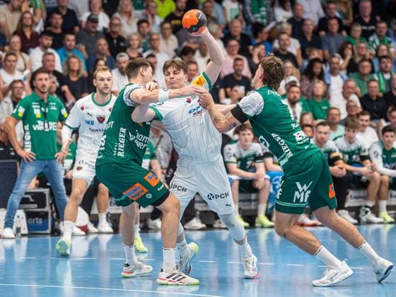 Nils Lichtlein Fuechse Berlin, 17 in duel with Oskar Sunnefeldt Frisch Auf Goeppingen, 27 and Victor Kloeve Frisch Auf Goeppingen, 07 , Frisch Auf Goeppingen vs Fuechse Berlin, Handball, 1 Bundesliga, Men, Season 2025 2026, 03 09 2025, Frisch Auf Goeppingen vs Fuechse Berlin, Handball, 1 Bundesliga, Men, Season 2025 2026, 03 09 2025 Goeppingen Copyright: xEibner-Pressefoto MichaelxSchmidx EP_MST