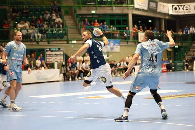 f l Tomas Babak Bergischer HC 19 , Christoph Steinert HC Erlangen 44 Bergischer HC 06 vs HC Erlangen, Matchday 2, Handball, DAIKIN HBL, Season 2025 2026, 03 09 2025 Bergischer HC 06 vs HC Erlangen, Matchday 2, Handball, DAIKIN HBL, Season 2025 2026, 03 09 2025 Wuppertal Copyright: xEibner-Pressefoto ThomasxStoeckerx EP_TSR