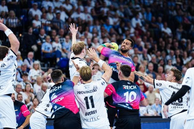Throw Goal Philipp Ahouansou HSG Wetzlar, 19 GER, THW Kiel vs HSG Wetzlar, Handball, 1 Bundesliga, Matchday 2, Season 2025 2026, 03 09 2025 GER, THW Kiel vs HSG Wetzlar, Handball, 1 Bundesliga, Matchday 2, Season 2025 2026, 03 09 2025 Kiel Copyright: xEibner-Pressefoto MarcelxvonxFehrnx EP_MFN