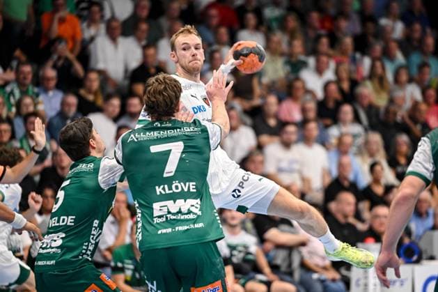 Goeppingen, Germany, 03 09 25 Rutger ten Velde FRISCH AUF Goeppingen , Victor Kloeve FRISCH AUF Goeppingen and Mathias Gidsel Füchse Berlin in a duel during the Daikin Handball Bundesliga match between FRISCH AUF Goeppingen vs Füchse Berlin at EWS Arena on September 03, 2025 in Goeppingen, Germany Photo by Harry Langer DeFodi Images Goeppingen, Germany, 03 09 25 Rutger ten Velde FRISCH AUF Goeppingen , Victor Kloeve FRISCH AUF Goeppingen and Mathias Gidsel Füchse Berlin battle for the ball during the Daikin Handball Bundesliga match between FRISCH AUF Goeppingen vs Füchse Berlin at EWS Arena on September 3, 2025 in Goeppingen, Germany Photo by Harry Langer DeFodi Images Photo by Harry Langer DeFodi Images