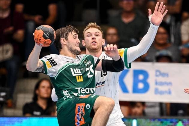 Goeppingen, Germany, 03 09 25 Ludvig Hallbaeck FRISCH AUF Goeppingen and Mathias Gidsel Füchse Berlin in a duel during the Daikin Handball Bundesliga match between FRISCH AUF Goeppingen vs Füchse Berlin at EWS Arena on September 03, 2025 in Goeppingen, Germany Photo by Harry Langer DeFodi Images Goeppingen, Germany, 03 09 25 Ludvig Hallbaeck FRISCH AUF Goeppingen and Mathias Gidsel Füchse Berlin battle for the ball during the Daikin Handball Bundesliga match between FRISCH AUF Goeppingen vs Füchse Berlin at EWS Arena on September 3, 2025 in Goeppingen, Germany Photo by Harry Langer DeFodi Images Photo by Harry Langer DeFodi Images
