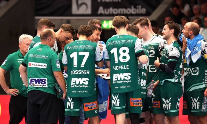 03 09 2025, Germany, Göppingen, Handball DAIKIN HBL Bundesliga season 2025 2026, FRISCH AUF Göppingen vs Füchse Berlin, FAG coach Ben Matschke takes a time-out
