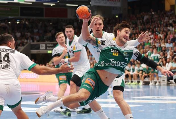 03 09 2025, Germany, Göppingen, Handball DAIKIN HBL Bundesliga Season 2025 2026, FRISCH AUF Göppingen vs Füchse Berlin, f l Aitor Arino Ber , Ludvig Hallbäck FAG , Lasse Andersson BER