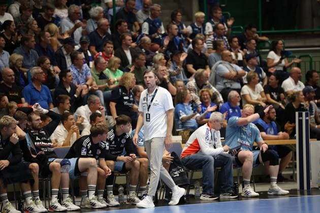 f l Johannes Sellin HC Erlangen Coach Bergischer HC 06 vs HC Erlangen, Matchday 2, Handball, DAIKIN HBL, Season 2025 2026, 03 09 2025 Bergischer HC 06 vs HC Erlangen, Matchday 2, Handball, DAIKIN HBL, Season 2025 2026, 03 09 2025 Wuppertal Copyright: xEibner-Pressefoto ThomasxStoeckerx EP_TSR