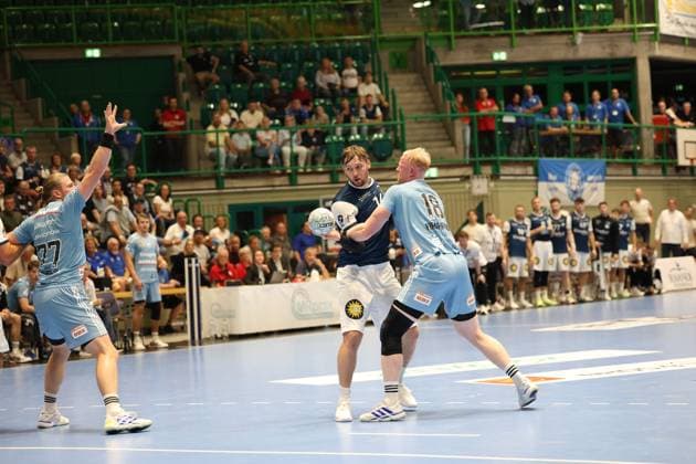 f l Gerdas Barbarskas Bergischer HC 14 , Sebastian Firnhaber HC Erlangen 18 Bergischer HC 06 vs HC Erlangen, Matchday 2, Handball, DAIKIN HBL, Season 2025 2026, 03 09 2025 Bergischer HC 06 vs HC Erlangen, Matchday 2, Handball, DAIKIN HBL, Season 2025 2026, 03 09 2025 Wuppertal Copyright: xEibner-Pressefoto ThomasxStoeckerx EP_TSR