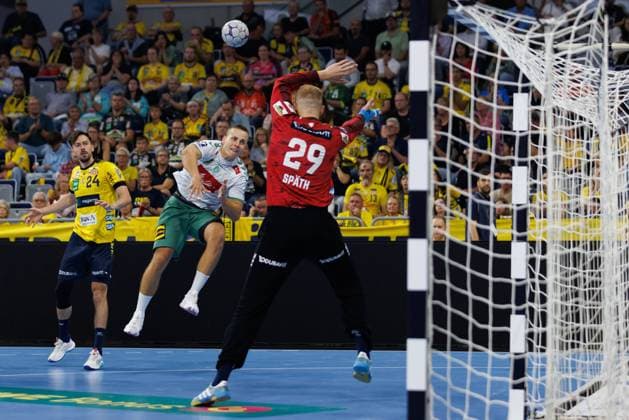 Mats Korte GWD Minden scores against David Spaeth Rhein Neckar Loewen , Rhein Neckar Loewen vs GWD Minden, Handball, DAIKIN HBL, 2 Spieltag, Saison 2025 2026, 03 09 2025 DFB regulations prohibit any use of photographs as image sequences and or quasi video Rhein Neckar Loewen vs GWD Minden, Handball, DAIKIN HBL, 2 Spieltag, Saison 2025 2026, 03 09 2025 Copyright: xEibner-Pressefoto AlexanderxNeisx EP_ANS