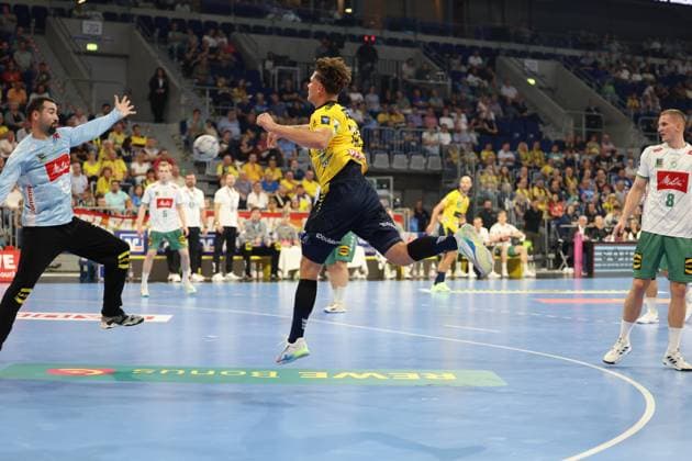 03 09 2025, xrekx, Handball Daikin HBL, Rhein Neckar Loewen GWD Minden v l Tibor Ivanisevic GWD Minden David More Rhein Necker Loewen DFL DFB REGULATIONS PROHIBIT ANY USE OF PHOTOGRAPHS as IMAGE SEQUENCES and or QUASI VIDEO Mannheim