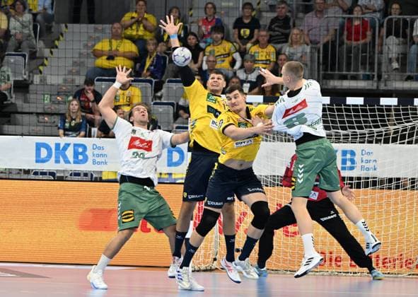 HBL Handball Bundesliga Season 2025 26 Mannheim SAP Arena 03 09 2025 Rhein Neckar Löwen rnl GWD Minden gwd V li Niclas HEITKAMP gwd , Sebastian HEYMANN Rhein Neckar Löwen , Halil JAGANJAC Rhein Neckar Löwen , Karolis ANTANAVICIUS gwd HBL Handball Bundesliga