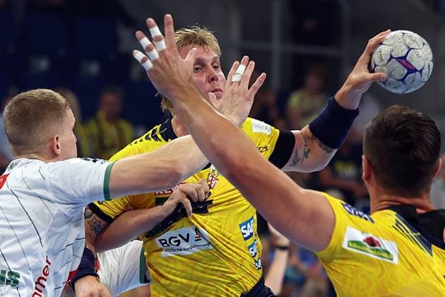 03 09 2025, xrekx, Handball Daikin HBL, Rhein Neckar Loewen GWD Minden v l Edwin Aspenbäck Aspenbaeck Rhein Necker Loewen DFL DFB REGULATIONS PROHIBIT ANY USE OF PHOTOGRAPHS as IMAGE SEQUENCES and or QUASI VIDEO Mannheim