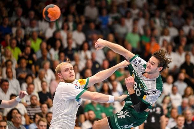 Goeppingen, Germany, 03 09 25 Langhoff Matthes Füchse Berlin and Ludvig Hallbaeck FRISCH AUF Goeppingen battle for the ball during the Daikin Handball Bundesliga match between FRISCH AUF Goeppingen vs Füchse Berlin at EWS Arena on September 03, 2025 in Goeppingen, Germany Photo by Harry Langer DeFodi Images Goeppingen, Germany, 03 09 25 Langhoff Matthes Füchse Berlin and Ludvig Hallbaeck FRISCH AUF Goeppingen battle for the ball during the Daikin Handball Bundesliga match between FRISCH AUF Goeppingen vs Füchse Berlin at EWS Arena on September 3, 2025 in Goeppingen, Germany Photo by Harry Langer DeFodi Images Photo by Harry Langer DeFodi Images