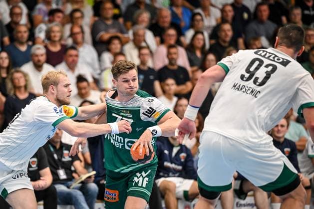 Goeppingen, Germany, 03 09 25 Langhoff Matthes Füchse Berlin , David Schmidt FRISCH AUF Goeppingen and Mijajlo Marsenic Füchse Berlin in a duel during the Daikin Handball Bundesliga match between FRISCH AUF Goeppingen vs Füchse Berlin at EWS Arena on September 03, 2025 in Goeppingen, Germany Photo by Harry Langer DeFodi Images Goeppingen, Germany, 03 09 25 Langhoff Matthes Füchse Berlin , David Schmidt FRISCH AUF Goeppingen and Mijajlo Marsenic Füchse Berlin battle for the ball during the Daikin Handball Bundesliga match between FRISCH AUF Goeppingen vs Füchse Berlin at EWS Arena on September 3, 2025 in Goeppingen, Germany Photo by Harry Langer DeFodi Images Photo by Harry Langer DeFodi Images