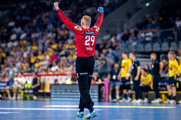 1 German Handball League, DAIKIN HBL, Rhein Neckar Löwen GWD Minden 03 09 2025 David Späth 29 Rhein Neckar Löwen cheers after a parade in the SAP Arena in Mannheim 1 German Handball League, Rhein Neckar Löwen - GWD Minden, Mannheim, SAP Arena, 03 09 2025 Copyright: xBEAUTIFULxSPORTS Gelhardtx