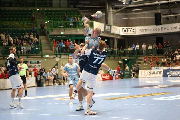 f l Andri Runarsson HC Erlangen 04 , Tomas Babak Bergischer HC 19 , Marek Nissen HC Erlangen 06 , Johannes Wasielewski Bergischer HC 77 Bergischer HC 06 vs HC Erlangen, Matchday 2, Handball, DAIKIN HBL, Season 2025 2026, 03 09 2025 Bergischer HC 06 vs HC Erlangen, Matchday 2, Handball, DAIKIN HBL, Season 2025 2026, 03 09 2025 Wuppertal Copyright: xEibner-Pressefoto ThomasxStoeckerx EP_TSR