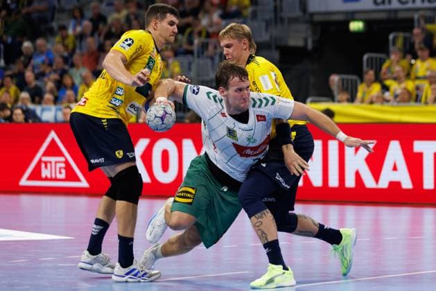 Tom Bergner GWD Minden in a duel with Halil Jaganjac Rhein Neckar Loewen and Edwin Aspenbaeck Rhein Neckar Loewen , Rhein Neckar Loewen vs GWD Minden, Handball, DAIKIN HBL, 2 Spieltag, Saison 2025 2026, 03 09 2025 DFB regulations prohibit any use of photographs as image sequences and or quasi video Rhein Neckar Loewen vs GWD Minden, Handball, DAIKIN HBL, 2 Spieltag, Saison 2025 2026, 03 09 2025 Copyright: xEibner-Pressefoto AlexanderxNeisx EP_ANS