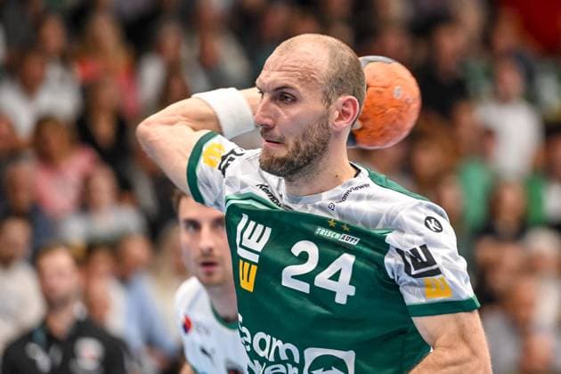Goeppingen, Germany, 03 09 25 Marcel Schiller FRISCH AUF Goeppingen in action, on the ball, single action during the Daikin Handball Bundesliga match between FRISCH AUF Goeppingen vs Füchse Berlin at EWS Arena on 03 September 2025 in Goeppingen, Germany Photo by Harry Langer DeFodi Images Goeppingen, Germany, 03 09 25 Marcel Schiller FRISCH AUF Goeppingen controls the ball during the Daikin Handball Bundesliga match between FRISCH AUF Goeppingen vs Füchse Berlin at EWS Arena on September 3, 2025 in Goeppingen, Germany Photo by Harry Langer DeFodi Images Photo by Harry Langer DeFodi Images