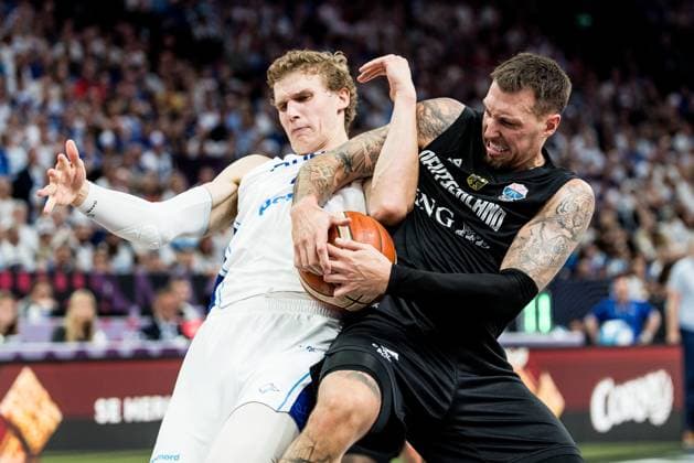 FIBA EuroBasket 2025 Finland Germany 03 09 2025 Lauri Markkanen Finland, 23 and Daniel Theis Germany, 10 fight for the ball FIBA EuroBasket 2025 Finland Germany, Tampere, Nokia Arena on 03 09 2025 Copyright: xBEAUTIFULxSPORTS Wunderlx