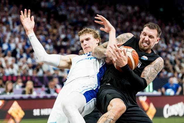 FIBA EuroBasket 2025 Finland Germany 03 09 2025 Lauri Markkanen Finland, 23 and Daniel Theis Germany, 10 fight for the ball FIBA EuroBasket 2025 Finland Germany, Tampere, Nokia Arena on 03 09 2025 Copyright: xBEAUTIFULxSPORTS Wunderlx
