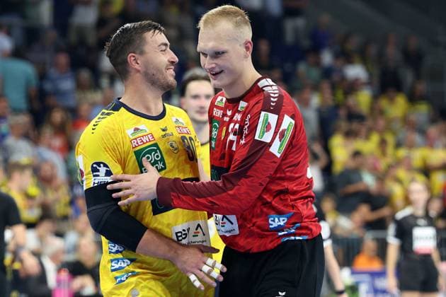 03 09 2025, xrekx, Handball Daikin HBL, Rhein Neckar Loewen GWD Minden v l Jannik Kohlbacher Rhein Necker Loewen David Späth Spaeth Rhein Necker Loewen lacht, laechelt, positiv, zufrieden, laughs, smiles, positive, satisfied DFL DFB REGULATIONS PROHIBIT ANY USE OF PHOTOGRAPHS as IMAGE SEQUENCES and or QUASI VIDEO Mannheim