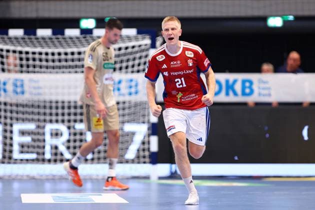 21 Frederik Bo Andersen Handball Sport Verein Hamburg jubelt Handball I Men I Bundesliga Daikin HBL I Season 2025 2026 I 2 Matchday I HSV Hamburg TSV Hannover Burgdorf I 03 09 2025 I Sporthalle Hamburg