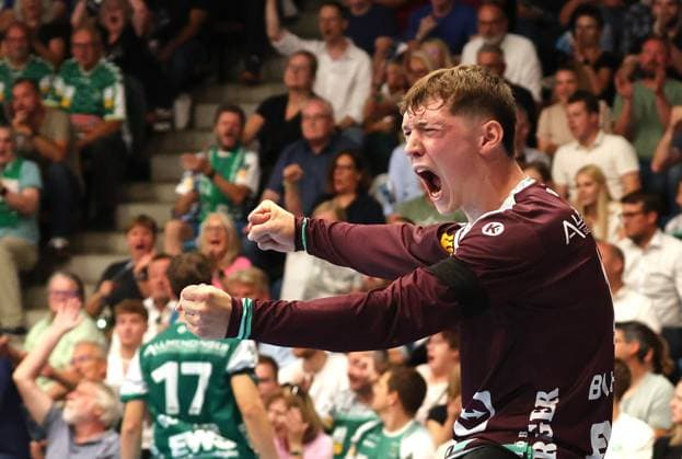 03 09 2025, Germany, Göppingen, Handball DAIKIN HBL Bundesliga season 2025 2026, FRISCH AUF Göppingen vs Füchse Berlin, Julian Buchele FAG cheers, cheers