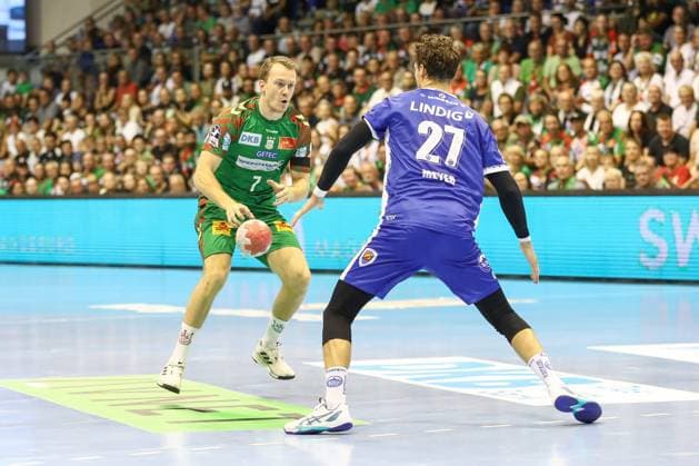 03 09 2025, xgox, Handball Daikin HBL SC Magdeburg ThSV Eisenach emspor, v l Felix Claar Magdeburg, 7 , Philipp Meyer Eisenach, 27 duel, duel, fight, tackle Magdeburg