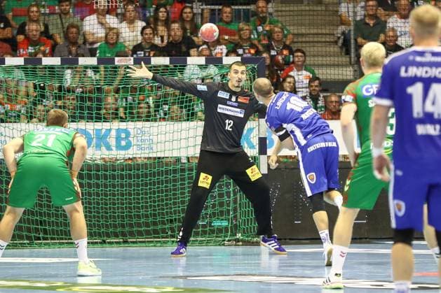 03 09 2025, xgox, Handball Daikin HBL SC Magdeburg ThSV Eisenach emspor, v l Matej Mandic Magdeburg, 12 at Siebenmeter Magdeburg