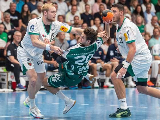 Ludvig Hallbaeck Frisch Auf Goeppingen, 20 in duel with Matthes Langhoff Fuechse Berlin, 25 , Frisch Auf Goeppingen vs Fuechse Berlin, Handball, 1 Bundesliga, Men, Season 2025 2026, 03 09 2025, Frisch Auf Goeppingen vs Fuechse Berlin, Handball, 1 Bundesliga, Men, Season 2025 2026, 03 09 2025 Goeppingen Copyright: xEibner-Pressefoto MichaelxSchmidx EP_MST