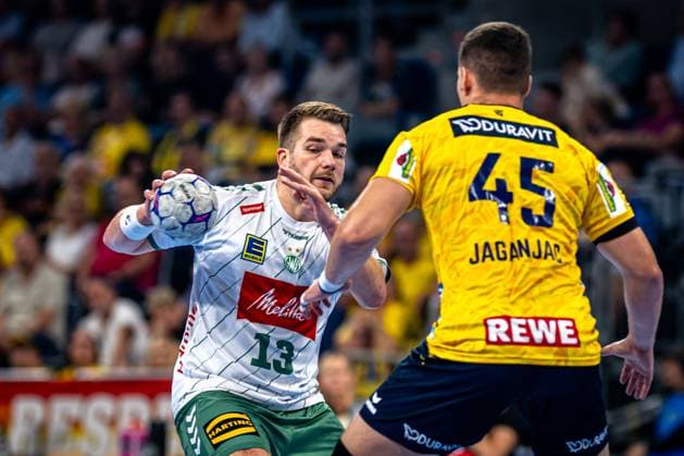 1 Handball Bundesliga, DAIKIN HBL, Rhein Neckar Löwen GWD Minden 03 09 2025 Players of Ian Weber 13 TSV GWD Minden and Halil Jaganjac 45 Rhein Neckar Löwen fight for the ball in the hall 1 Handball Bundesliga, Rhein Neckar Löwen - GWD Minden, Mannheim, SAP Arena, 03 09 2025 Copyright: xBEAUTIFULxSPORTS Gelhardtx