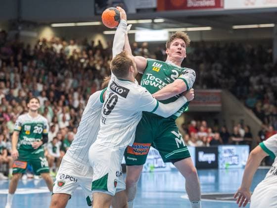 Oskar Neudeck Frisch Auf Goeppingen, 02 in duel with Mathias Gidsel Fuechse Berlin, 19 , Frisch Auf Goeppingen vs Fuechse Berlin, Handball, 1 Bundesliga, Men, Season 2025 2026, 03 09 2025, Frisch Auf Goeppingen vs Fuechse Berlin, Handball, 1 Bundesliga, Men, Season 2025 2026, 03 09 2025 Goeppingen Copyright: xEibner-Pressefoto MichaelxSchmidx EP_MST