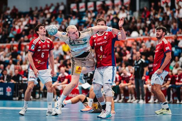 HBL HSV Hamburg vs TSV Hannover Burgdorf, 03 09 25 Justus Fischer TSV Hannover Burgdorf, 54 throws on goal HBL HSV Hamburg vs TSV Hannover Burgdorf on 03 09 2025 at Sporthalle Hamburg, Hamburg Copyright: xBEAUTIFULxSPORTS Tonhäuserx