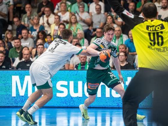 Oskar Neudeck Frisch Auf Goeppingen, 02 in duel with Fabian Wiede Fuechse Berlin, 03 , Frisch Auf Goeppingen vs Fuechse Berlin, Handball, 1 Bundesliga, Men, Season 2025 2026, 03 09 2025, Frisch Auf Goeppingen vs Fuechse Berlin, Handball, 1 Bundesliga, Men, Season 2025 2026, 03 09 2025 Goeppingen Copyright: xEibner-Pressefoto MichaelxSchmidx EP_MST