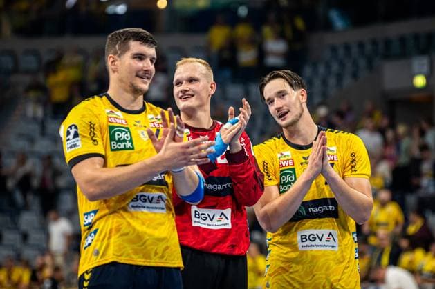 1 Handball Bundesliga, DAIKIN HBL, Rhein Neckar Löwen GWD Minden 03 09 2025 Players Robert Timmermeister 7 Rhein Neckar Löwen , David Späth 29 Rhein Neckar Löwen and Halil Jaganjac 45 Rhein Neckar Löwen of Rhein Neckar Löwen cheer after the victory 1 Handball Bundesliga, Rhein Neckar Löwen - GWD Minden, Mannheim, SAP Arena, 03 09 2025 1 Handball Bundesliga, Rhein Neckar Löwen - GWD Minden, Mannheim, SAP Arena, 03 09 2025 Copyright: xBEAUTIFULxSPORTS Gelhardtx