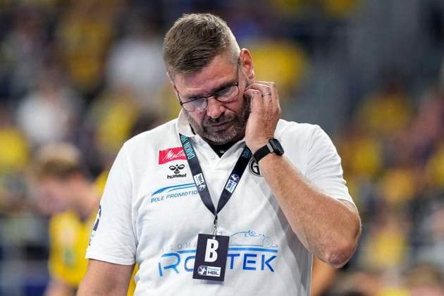 Aaron Ziercke coach, head coach, GWD , single picture, single photo, action, action, looking disappointed, disappointment, frustration, disappointed, pessimistic, 03 09 2025, Mannheim Germany , Handball, Bundesliga, Rhein Neckar Löwen TSV GWD Minden xozx