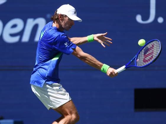 2025 US Open Tennis Championships, Day Eleven, Billy Jean-King Tennis Centre, Flushing Meadows, New York, USA, 03 09 2025 Alex de Minaur (AUS) in action during his Quarter Final match against Felix Auger-Aliassime (CAN) in the 2025 US Open at Flushing Meadows New York Billy Jean King Tennis Centre, Flushing Meadows New York USA Copyright: xMarkxGreenwoodx